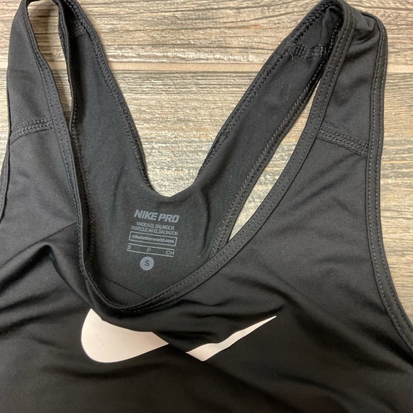 Nike Razorback Tank - Picture 4 of 4